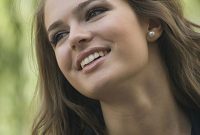 Veneers vs. Whitening: Which Is Right For Your Perfect Smile